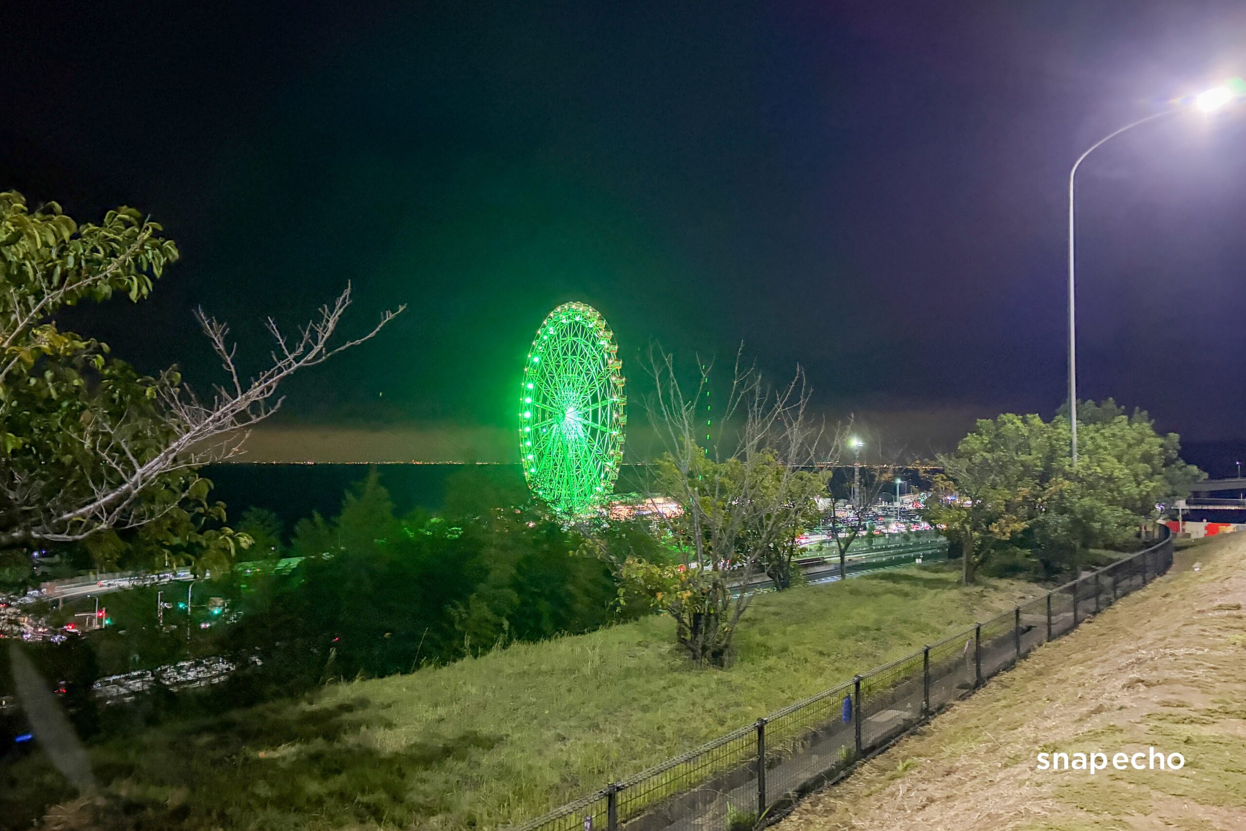 夜の観覧車