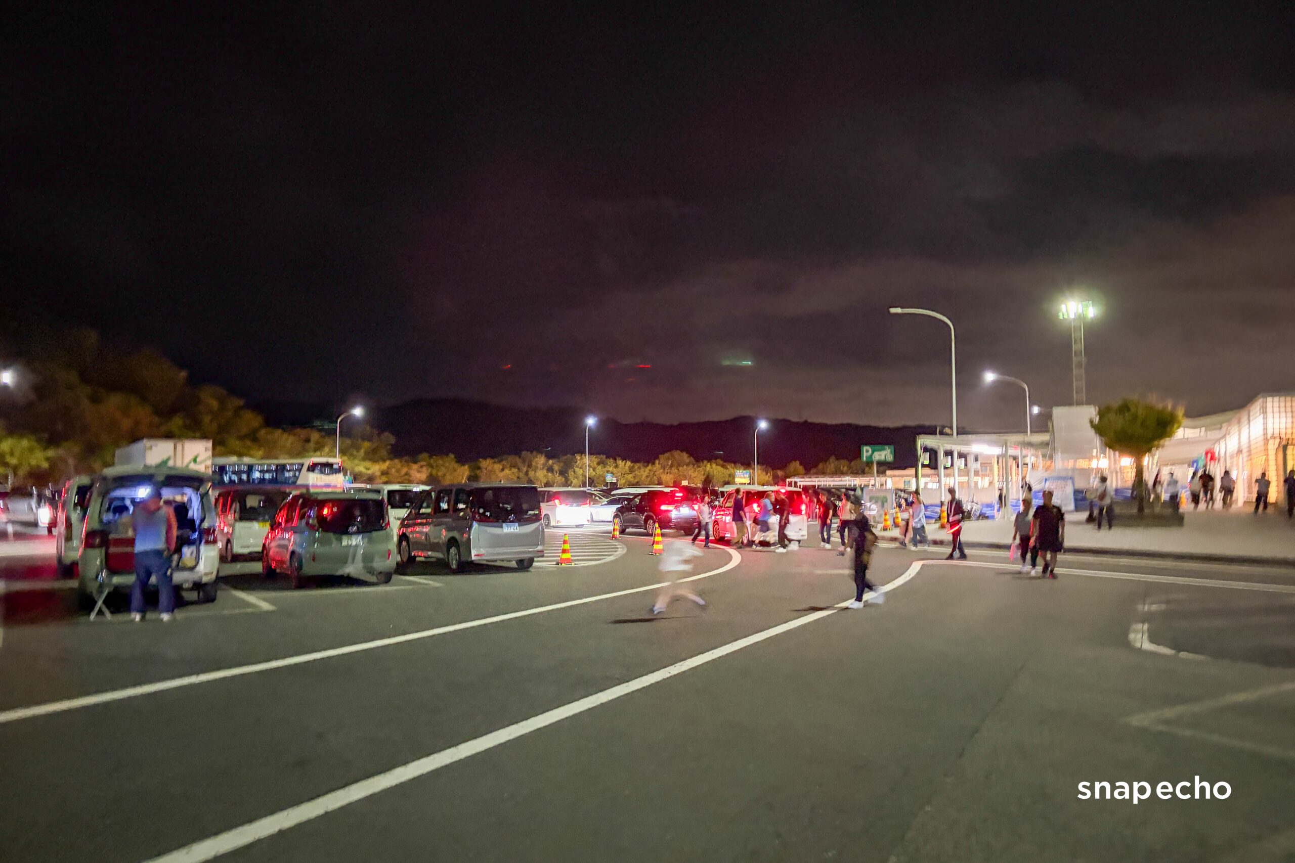夜の駐車場